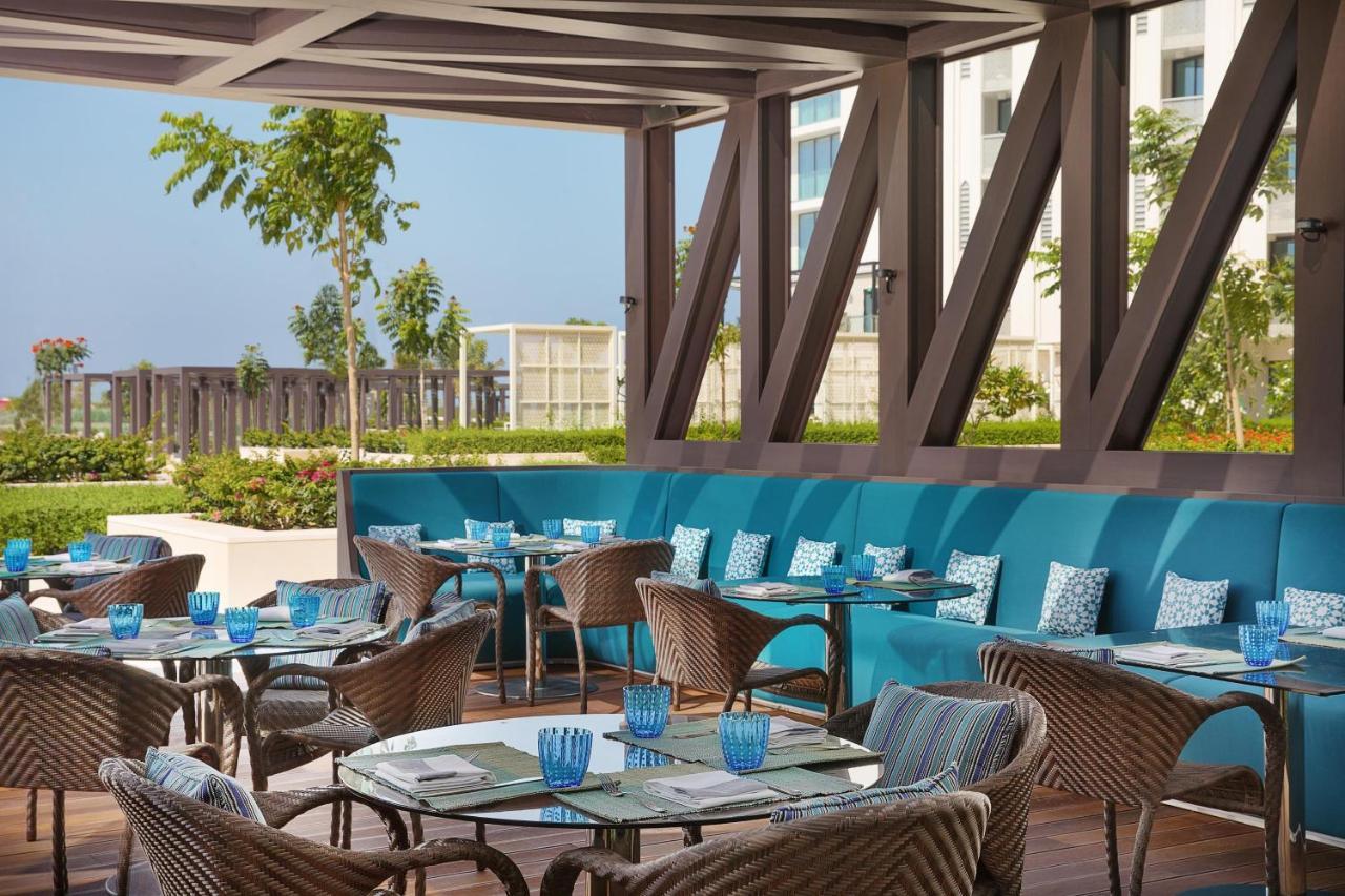 W Muscat Hotel Exterior foto The Beach
