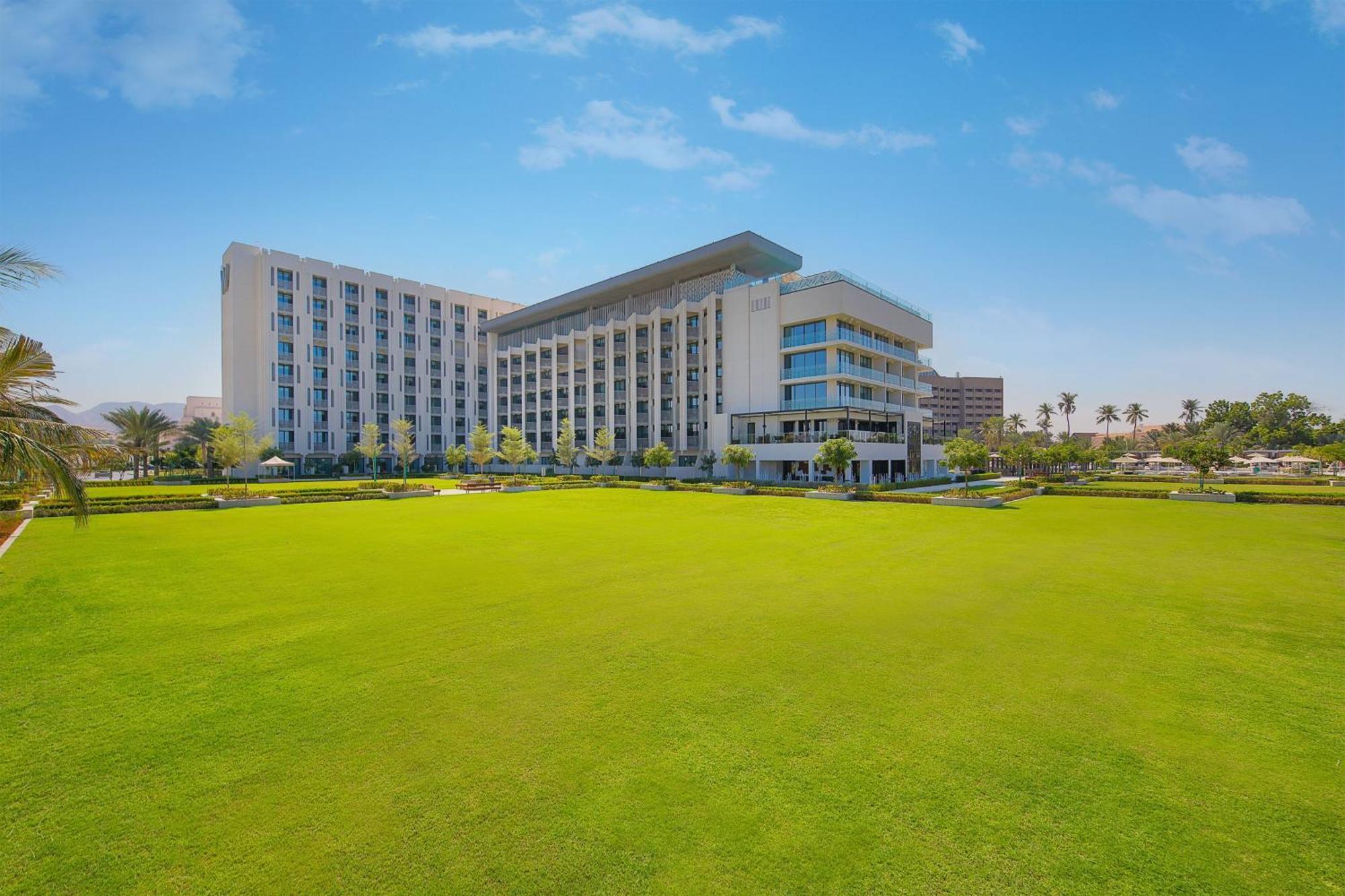 W Muscat Hotel Exterior foto University Campus