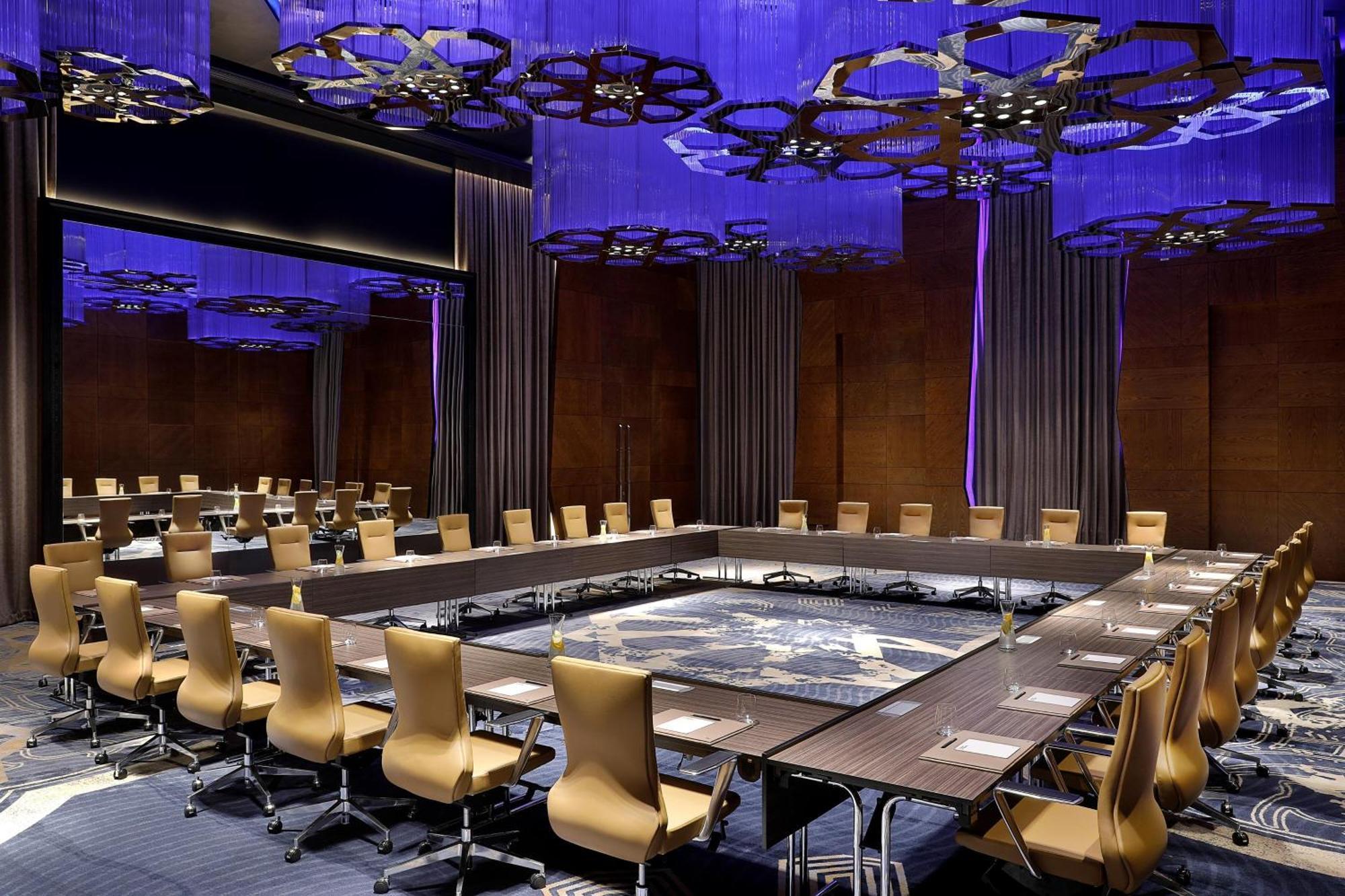W Muscat Hotel Exterior foto The meeting room of the European Council