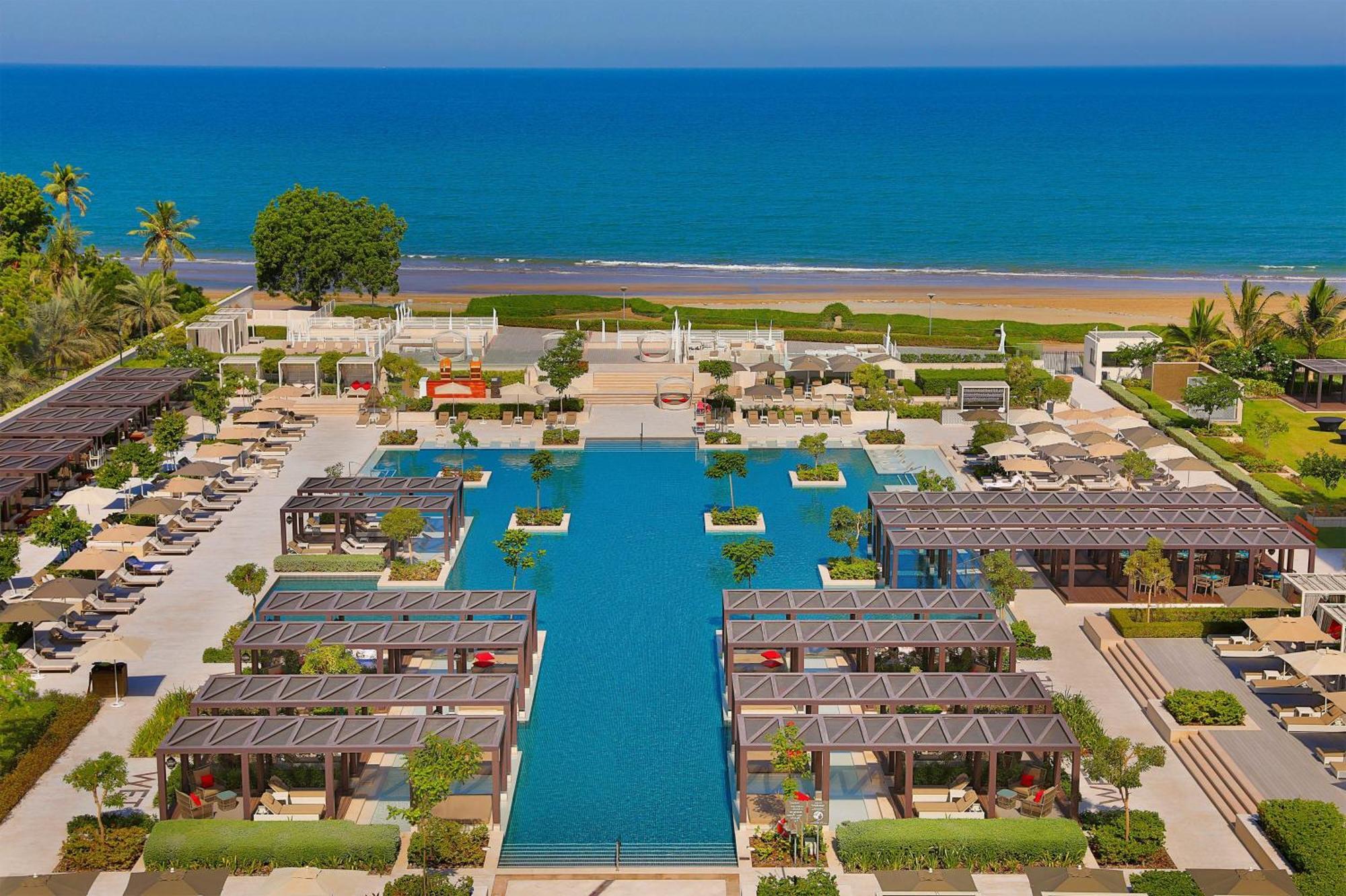W Muscat Hotel Exterior foto Aerial view of the resort